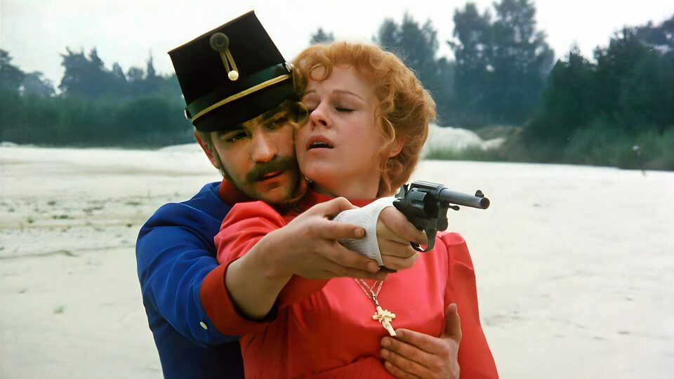 Petr Čepek a Iva Janžurová ve filmu Juraje Herze