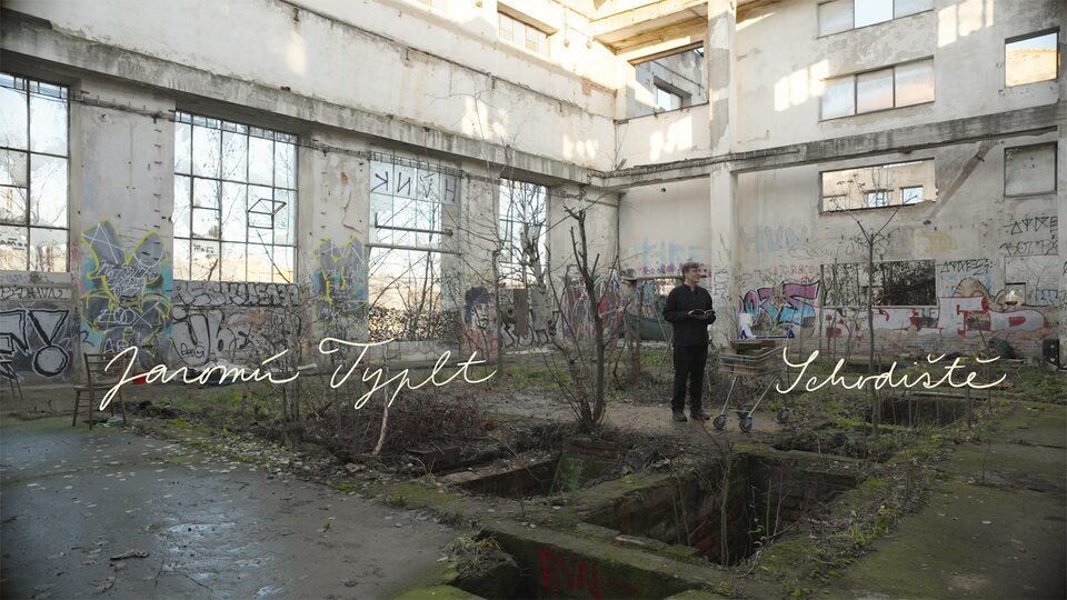 Básník, kurátor a esejista Jaromír Typlt