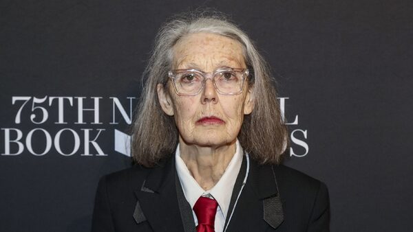 Nositelka jedinečného básnického hlasu: Anne Carson