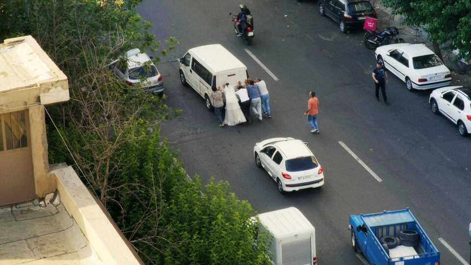 Záběr z filmu Drobná nehoda