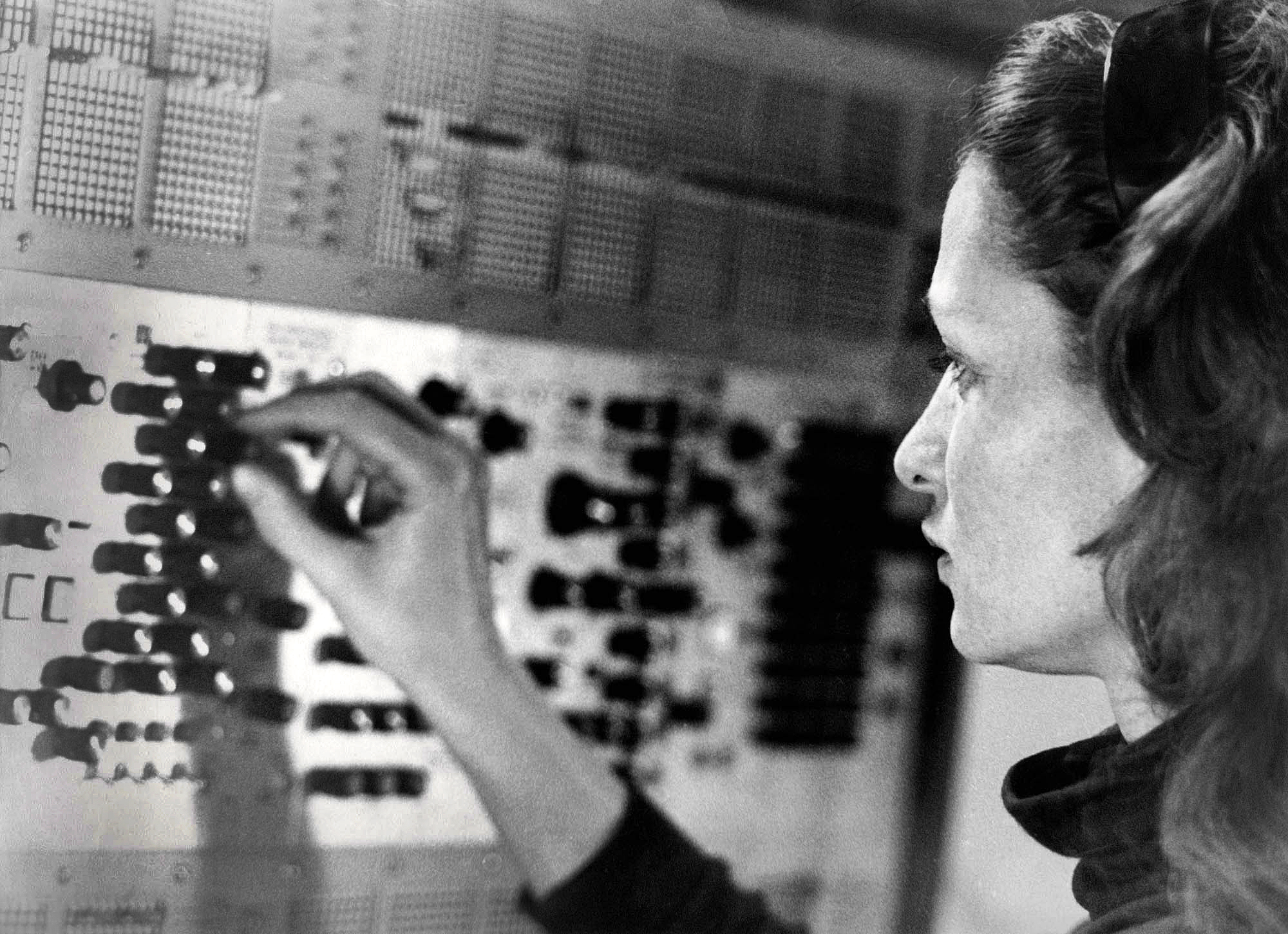 Radigue nastavuje knoflíky