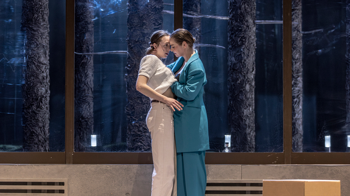 Z&nbsp;inscenace Heda Gablerová pražského Národního divadla