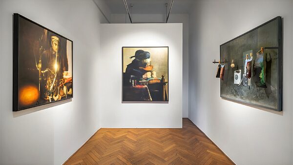 Pohled do výstavy VIOLENCE+ v pražské Ville Pellé: