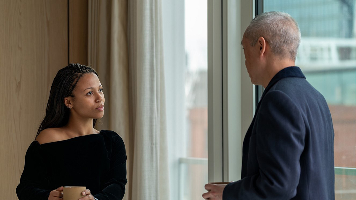 Český trailer ke čtvrté řadě seriálu Industry, česky Sektor