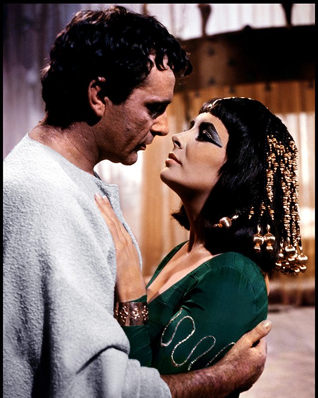 Elizabeth Taylor a Richard Burton coby Kleopatra a Marcus Antonius ve slavném snímku Kleopatra