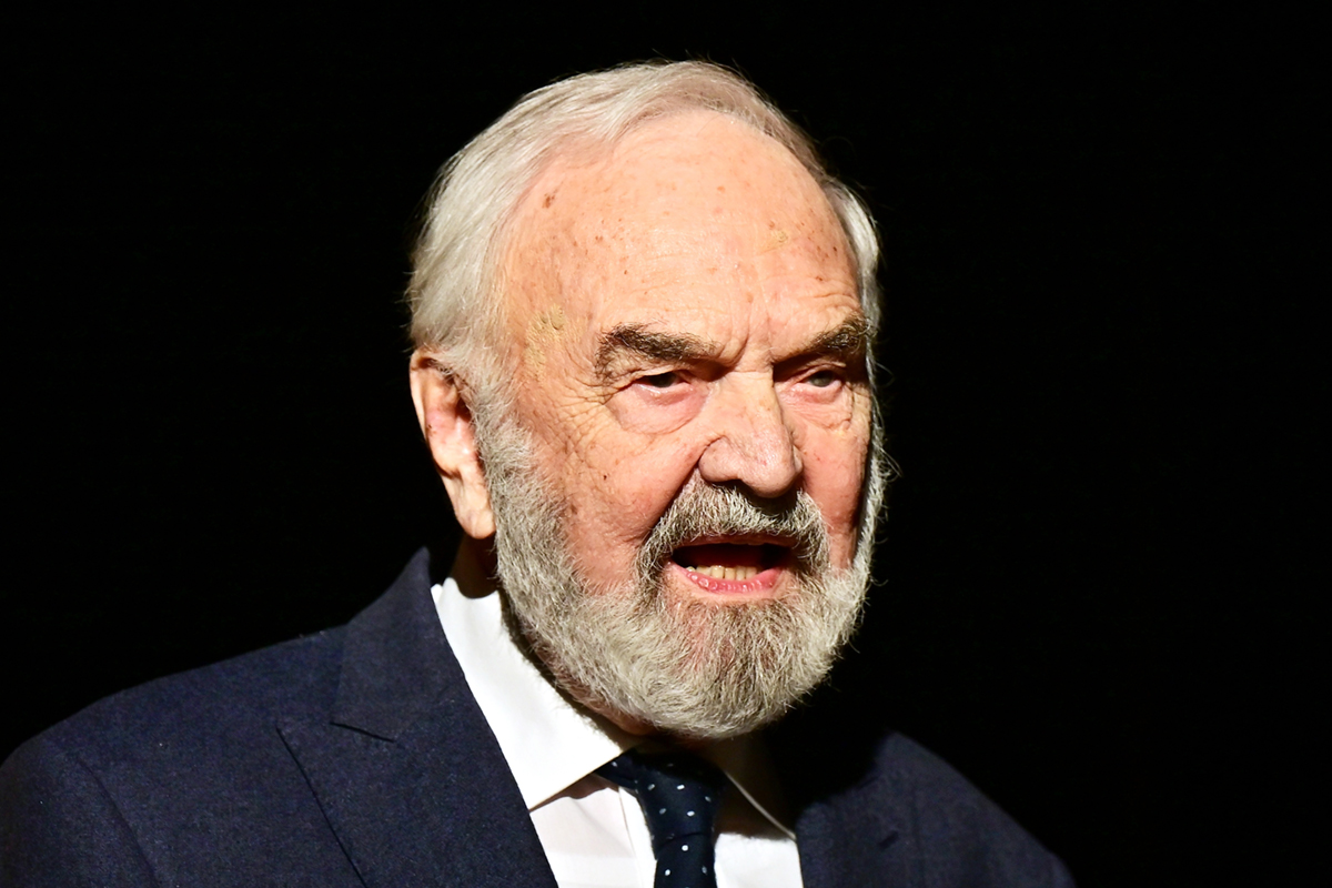 Zdeněk Svěrák ve hře Posel z Liptákova Divadla Járy Cimrmana 