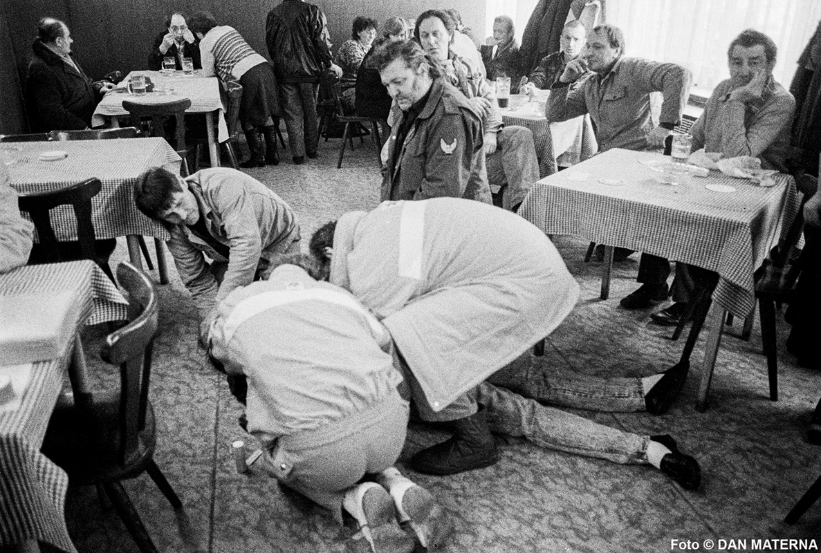 Fotografie Dana Materny z&nbsp;výstavy Sanitka