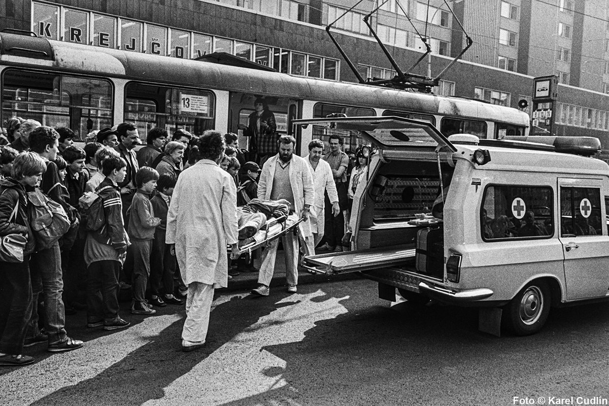 Fotografie Karla Cudlína z&nbsp;výstavy Sanitka