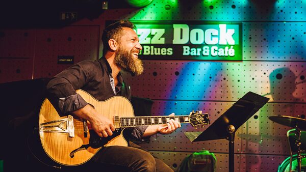 Libor Šmoldas při jednom z koncertů v pražském Jazz Docku