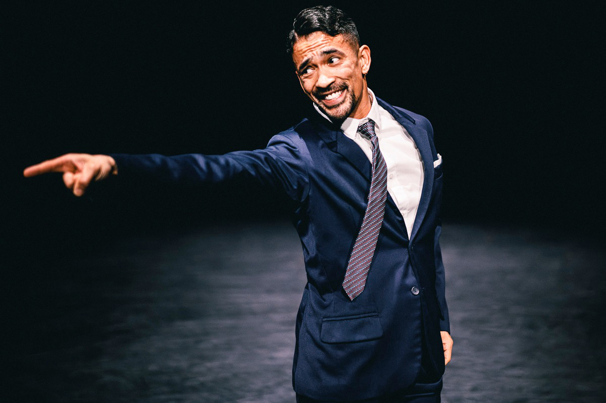 Z&nbsp;inscenace Figures in Extinction (Postavy mizejícího času) holandského souboru Nederlands Dans Theater