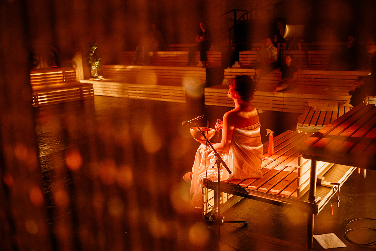 Z inscenace 8 miliard lidí hoří