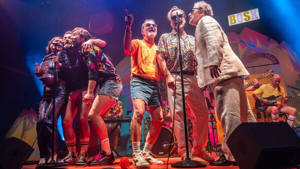 Divadlo Husa na provázku „provádí“ své Držím ti miesto v pražském Divadle ARCHA+