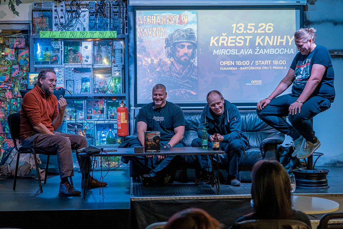 Miroslav Žamboch na křtu své knihy ve Fun Aréně