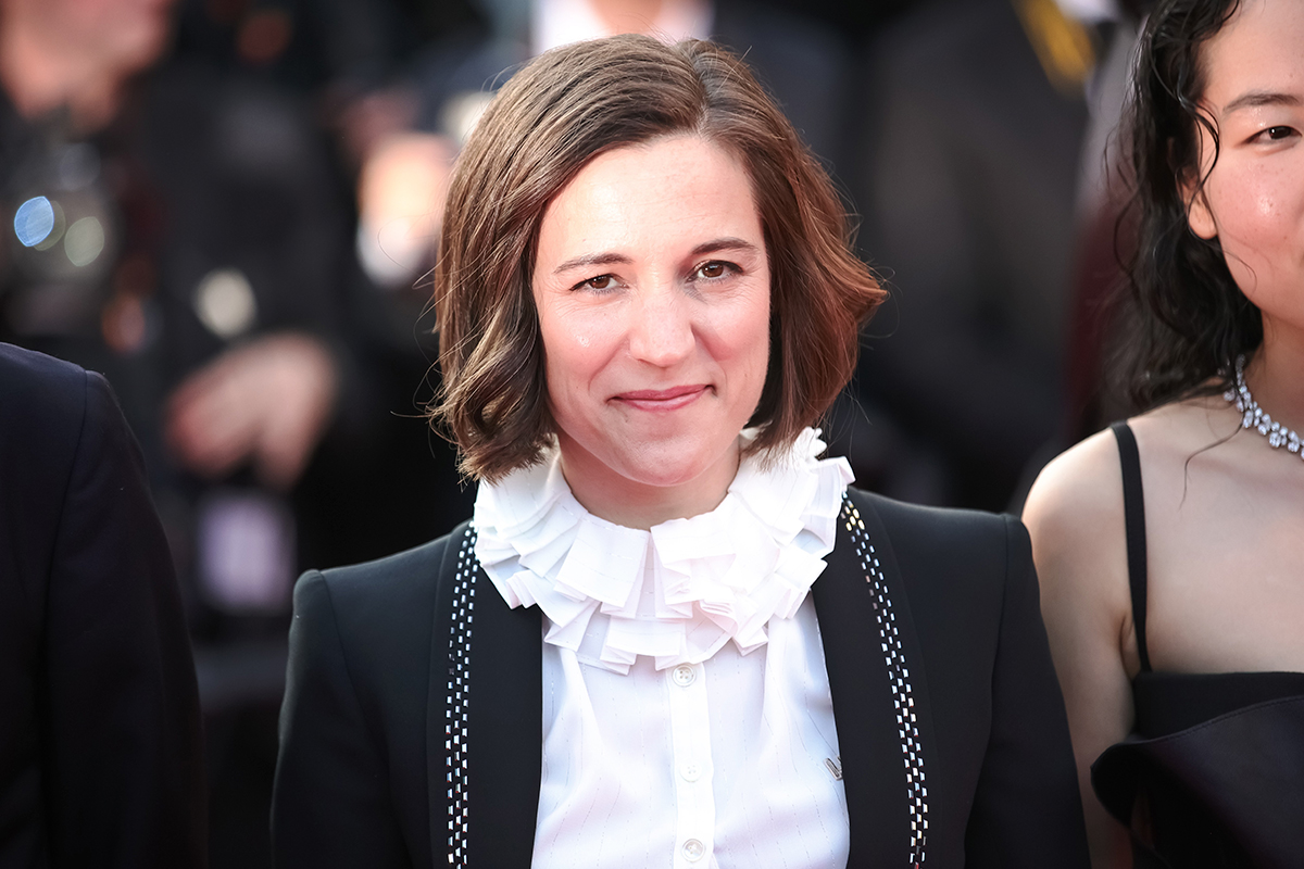 Katalánská scenáristka a režisérka Carla Simón na závěrečném ceremoniálu letošního festivalu v Cannes