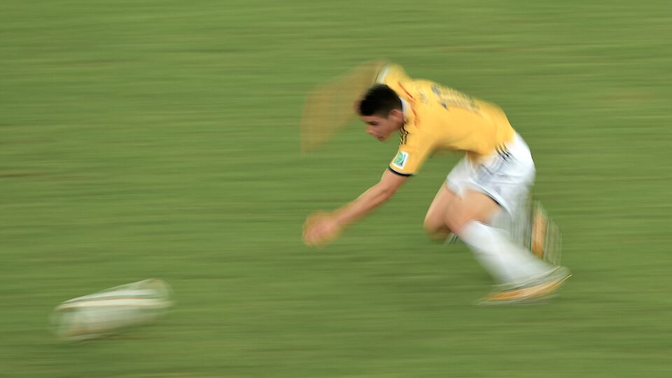 Kolumbijský záložník James Rodriguéz 28. června 2014 během osmifinálového zápasu mezi Kolumbií a Uruguayí na mistrovství světa ve fotbale 2014 v Brazílii