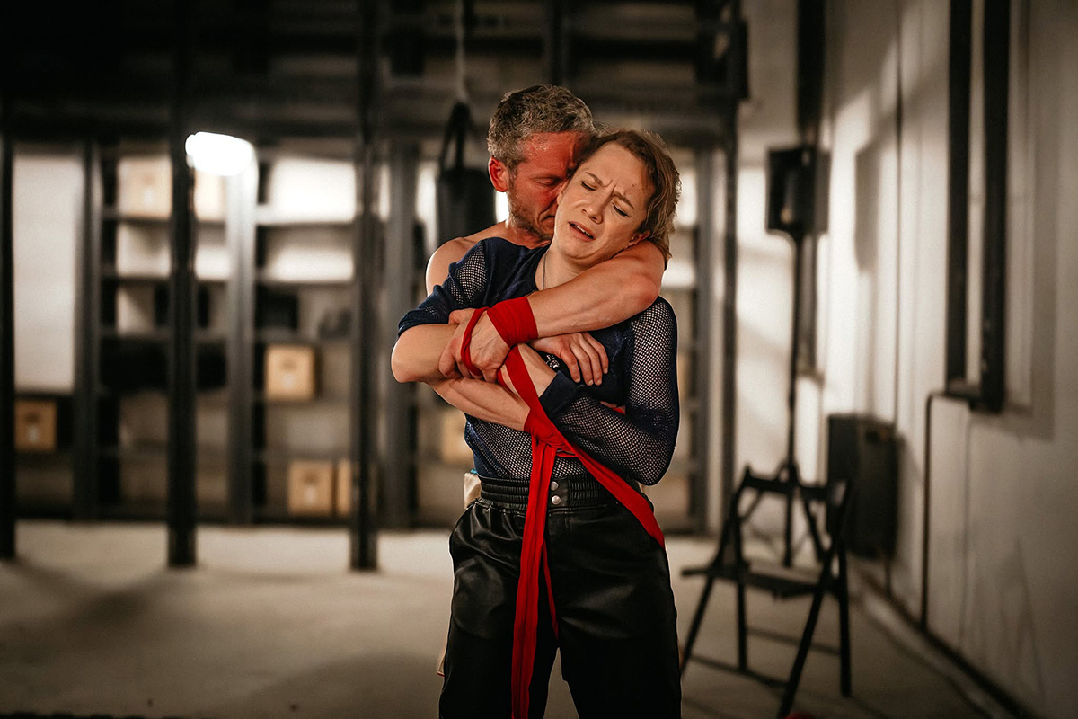Richard Fiala a Kateřina Neznalová v inscenaci Divadla Pomezí