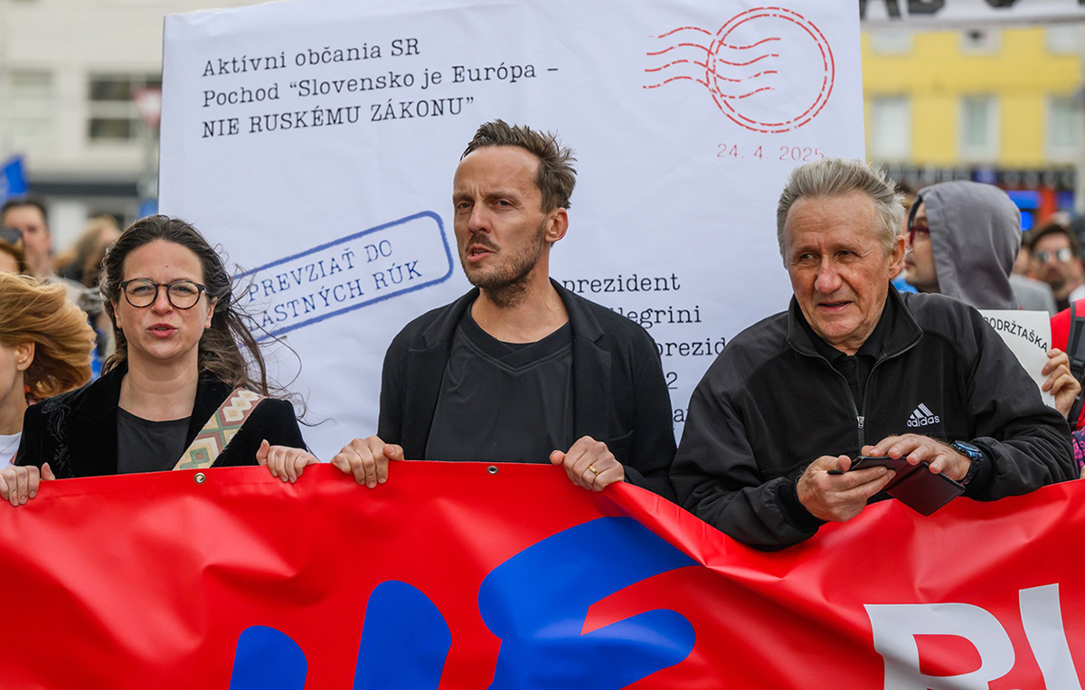 Vlevo Lucia Szabová (z Platformy pro demokracii), Michal Hvorecký