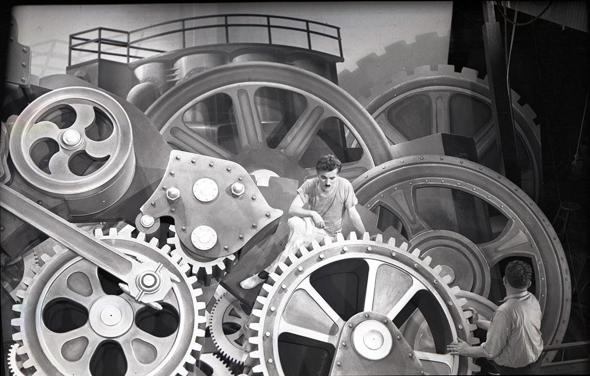 Charlie Chaplin ve svém filmu Moderní doba