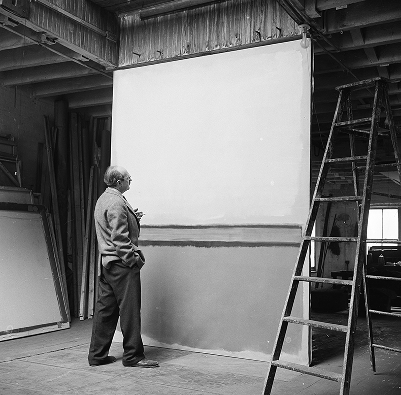 Americký malíř lotyšského původu Mark Rothko před prací, foto: archiv ČT