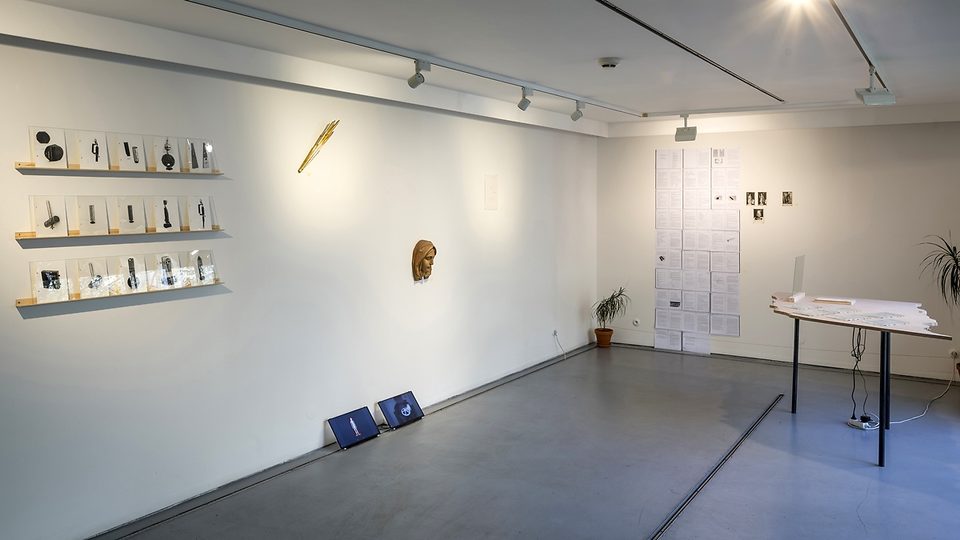 Pohled do výstavy Antény Ruce: Protokoly z mimosmyslové estetiky