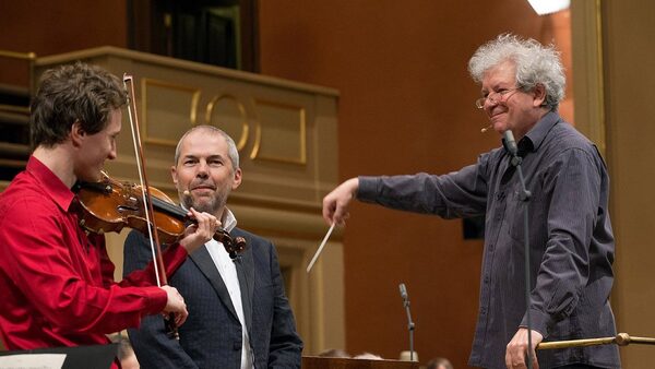 Zkouška orchestru: Dirigent - diktátor nebo sluha?