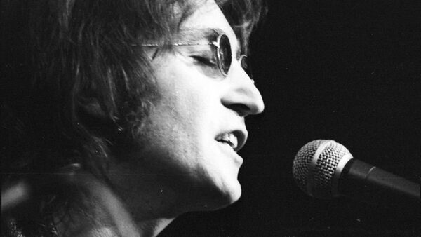 John Lennon & hosté