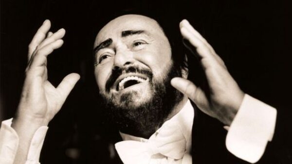 Pavarotti zpívá v Hyde Parku