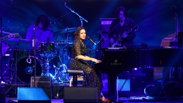 Norah Jones v Basileji