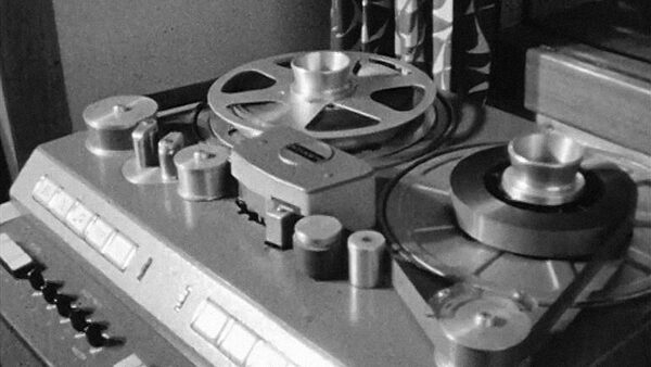 Vysílá studio A po třiceti letech... (2/12)