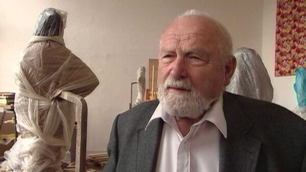 Nohama na zemi, hlavou ke hvězdám